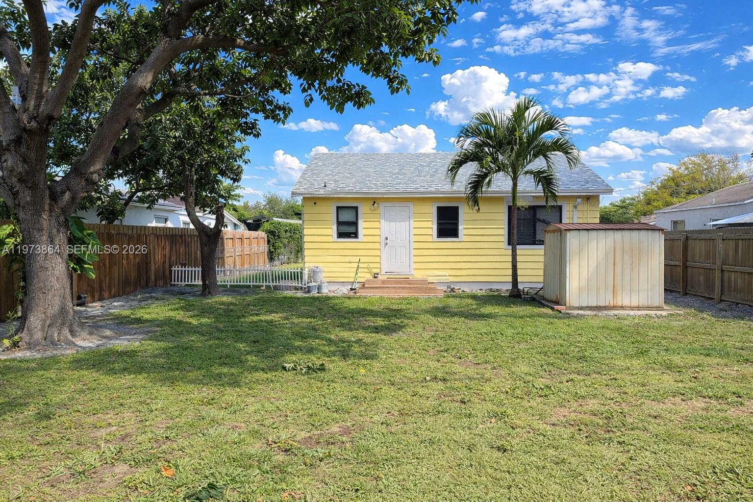 HOLLYWOOD PARK - Residential