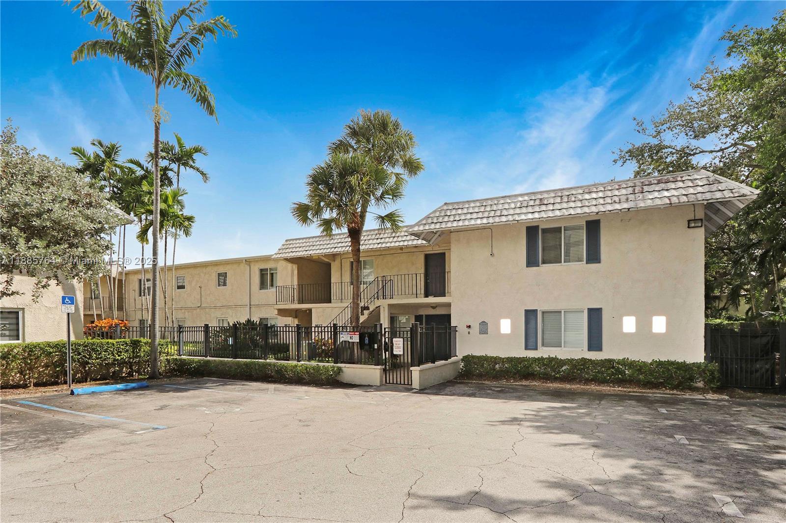 MONTEREY GARDENS OF PINEC - Residential