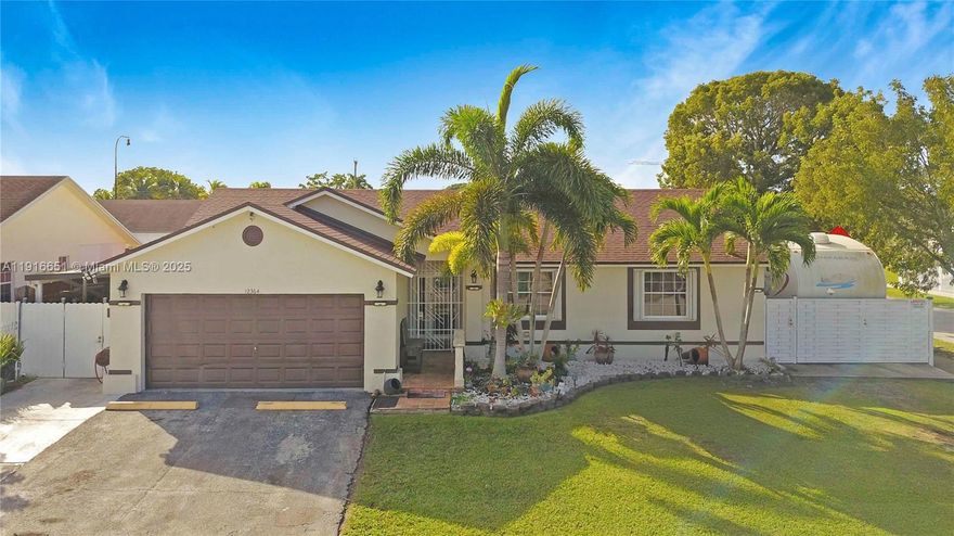 Nice  single family home, 3 bedrooms and 2 bathrooms, Corner lot, totally renovated,  open concept kitchen with stainless steal appliances, roof was replaced in 2022, NO HOA, Meadow Wood Manor subdivision, it is located in a quiet Homestead neighborhood, Enjoy generously sized bedrooms, including a primary suite with a walk-in closet and renovated bathroom. A covered patio opens to a large backyard, offering plenty of space and potential for future enhancements. Conveniently located near schools, shopping centers and major highways, it is perfect for first time homebuyers or investors, all showings must be by appointment, contact L/A today, agents pls see broker remarks for additional information.
** Do not miss it**