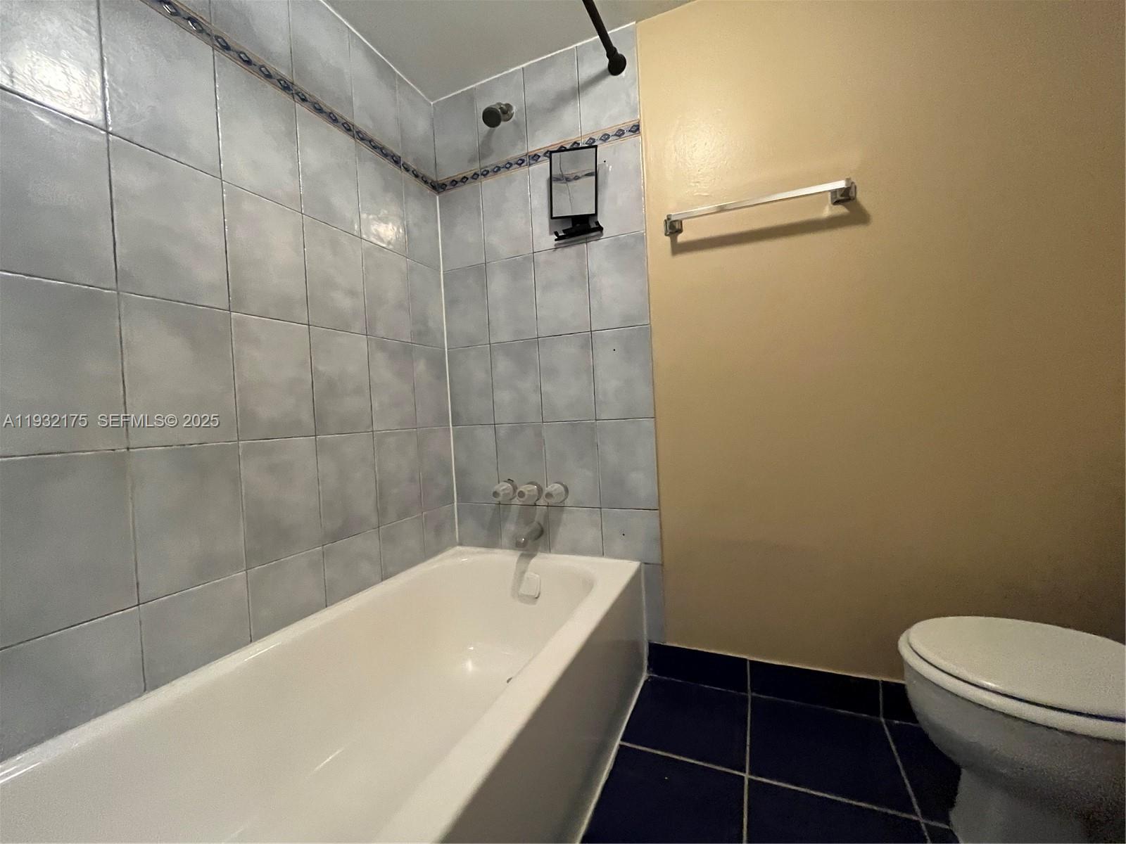 HERITAGE CIRCLE CONDO - Residential