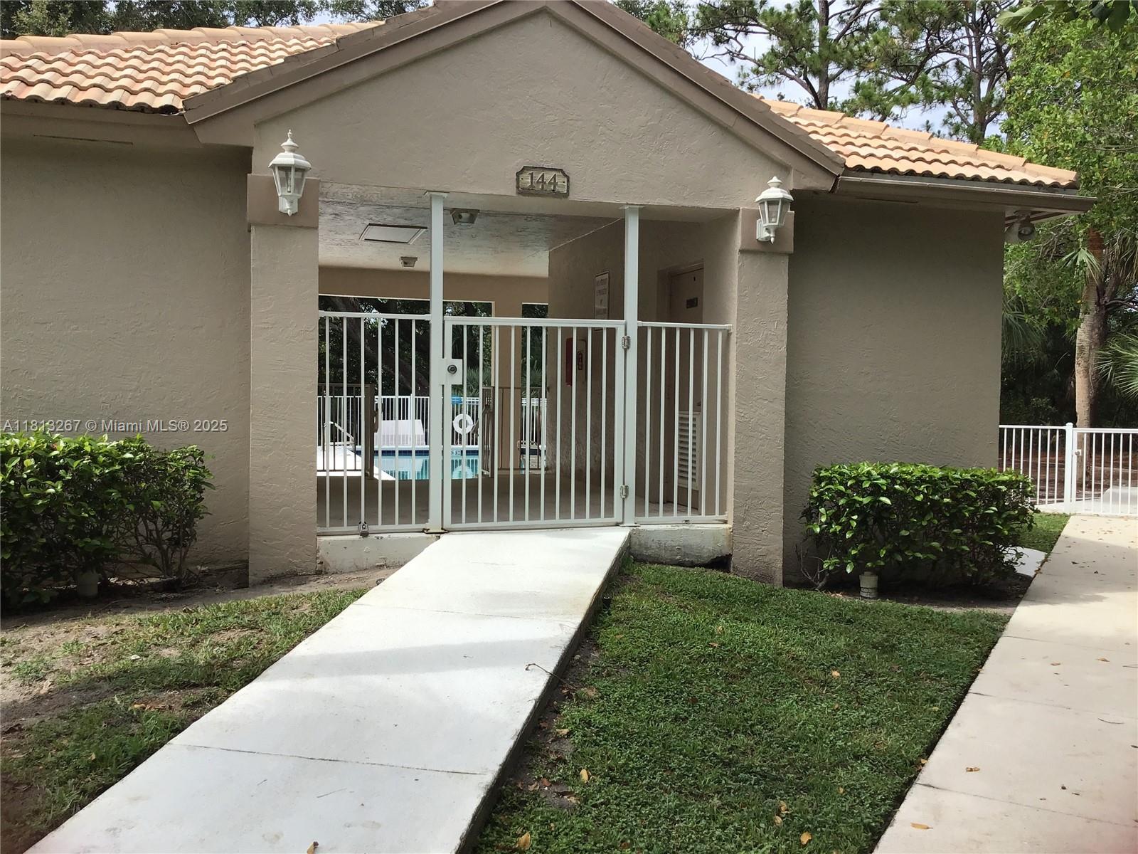 MAPLE ISLAND - Residential Lease