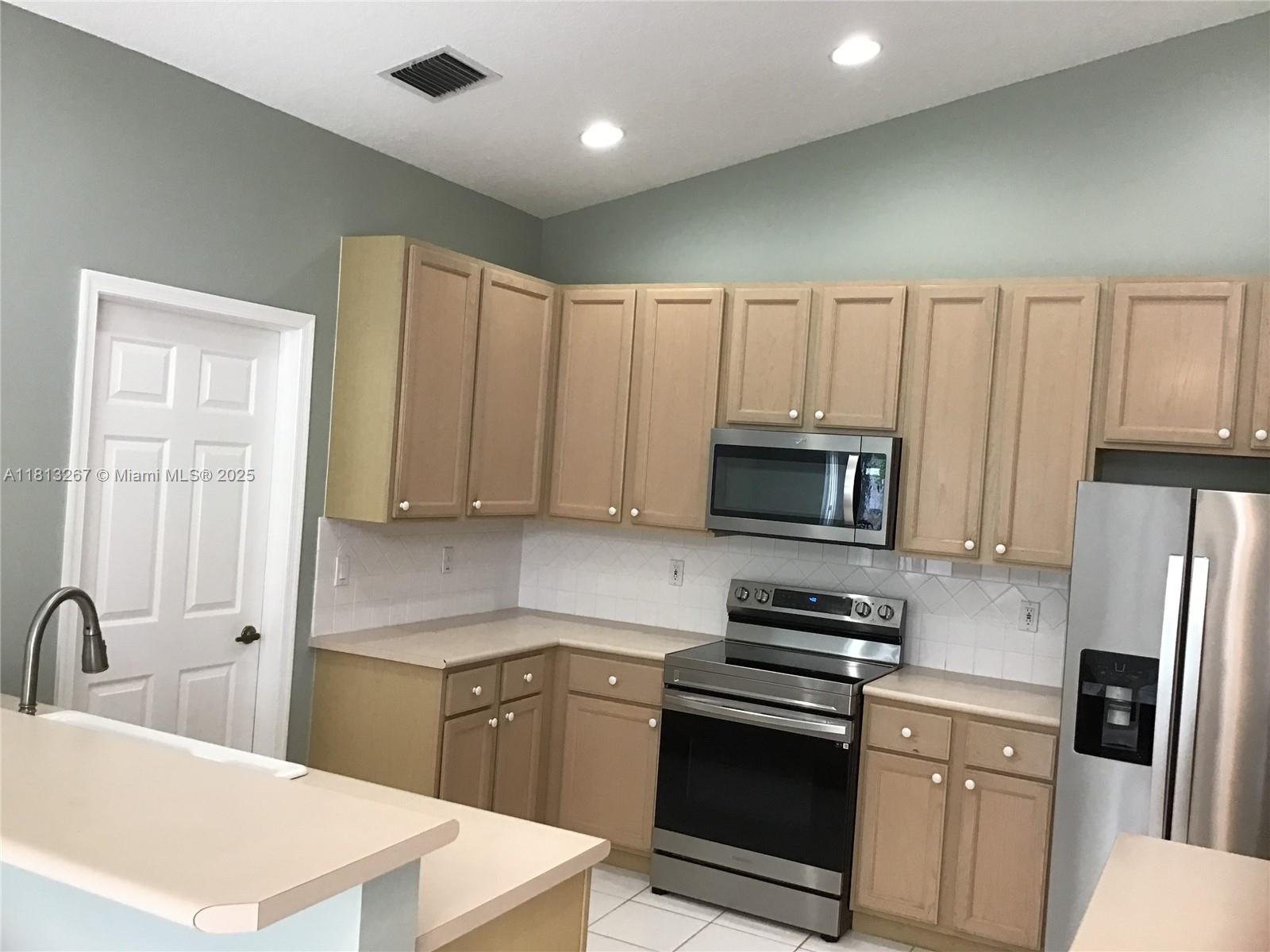 MAPLE ISLAND - Residential Lease