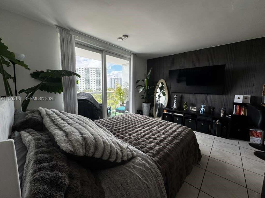 AVENTURA BEACH CLUB - Residential