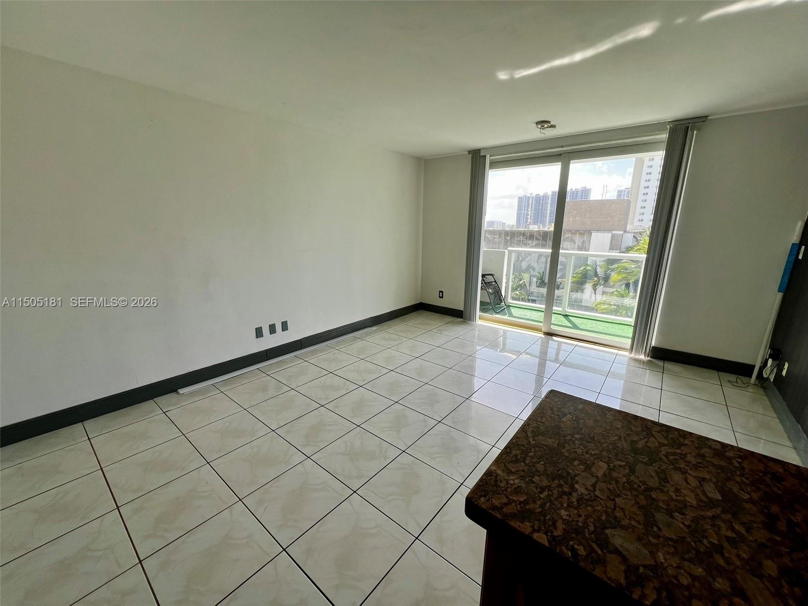 AVENTURA BEACH CLUB - Residential