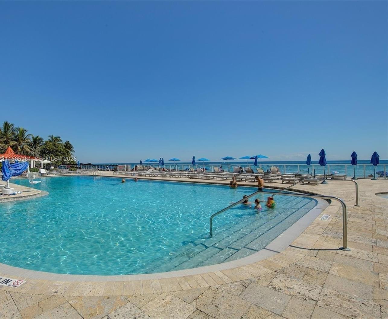 AVENTURA BEACH CLUB - Residential