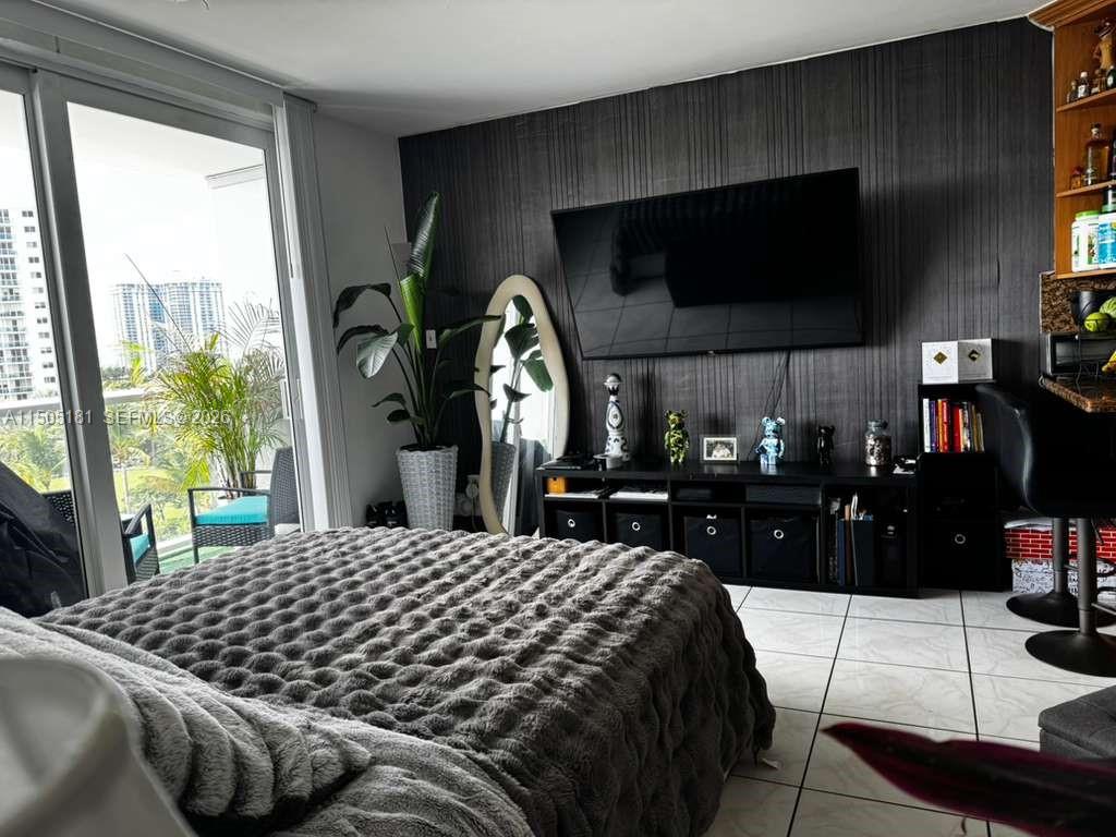 AVENTURA BEACH CLUB - Residential