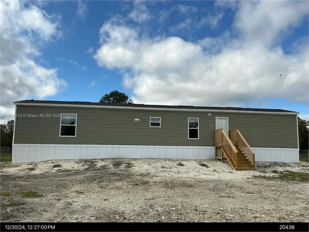 Photo of 530 N Romero St, Clewiston, FL 33440 (MLS # A11864013)