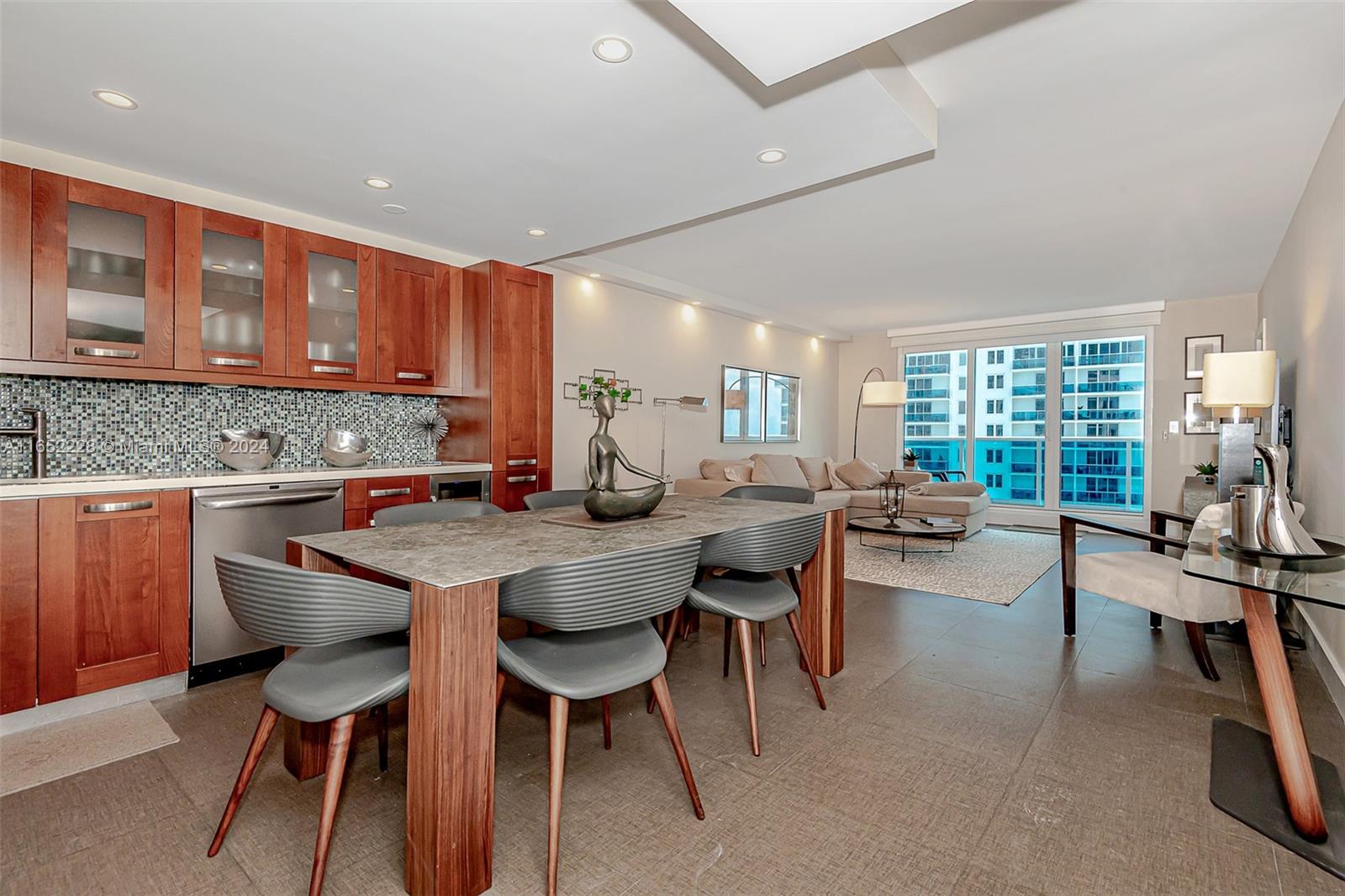 RONEY PALACE CONDO - Residential Lease