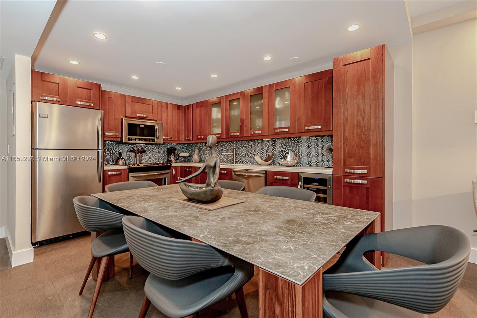 RONEY PALACE CONDO - Residential Lease