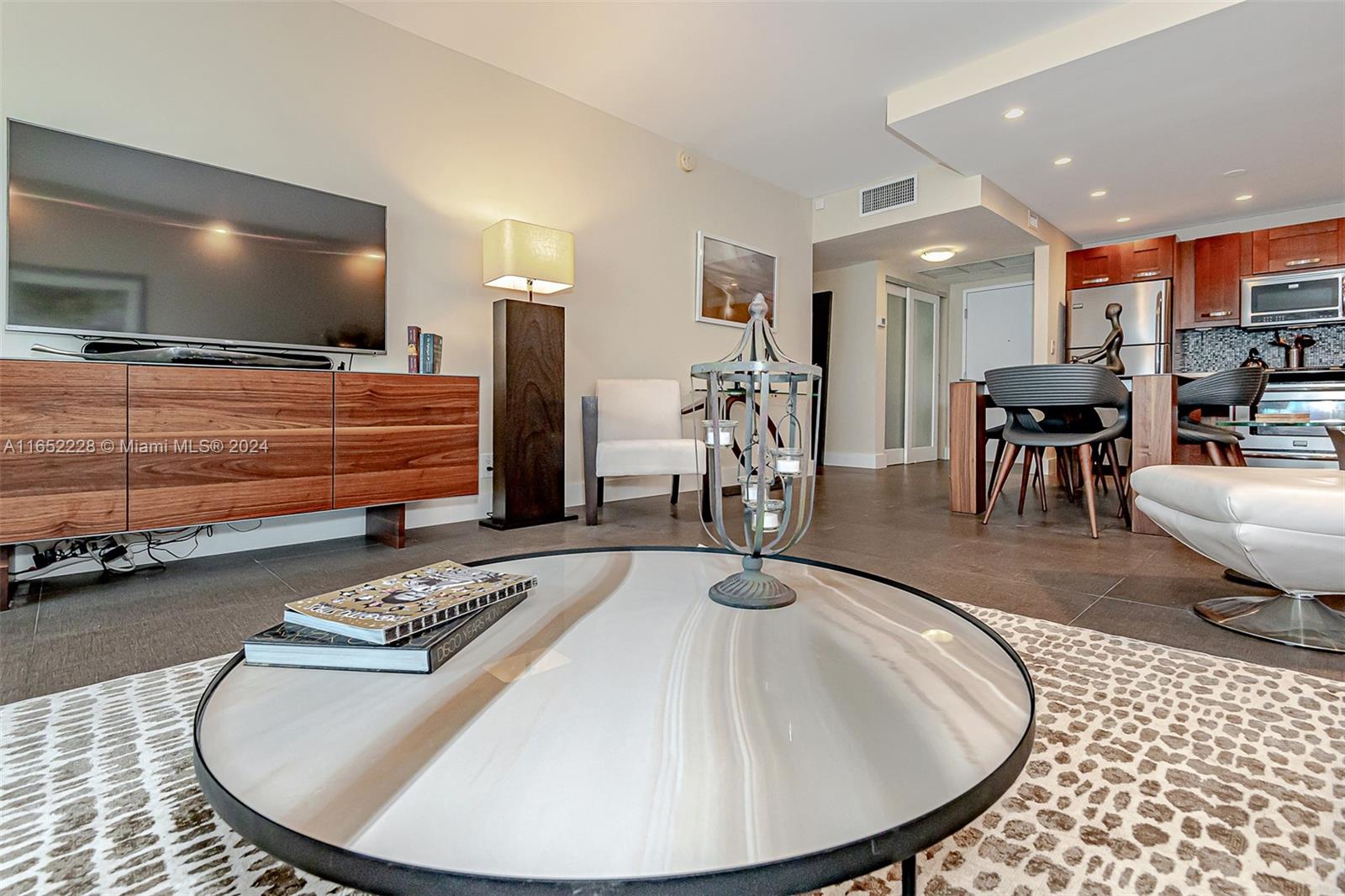 RONEY PALACE CONDO - Residential Lease