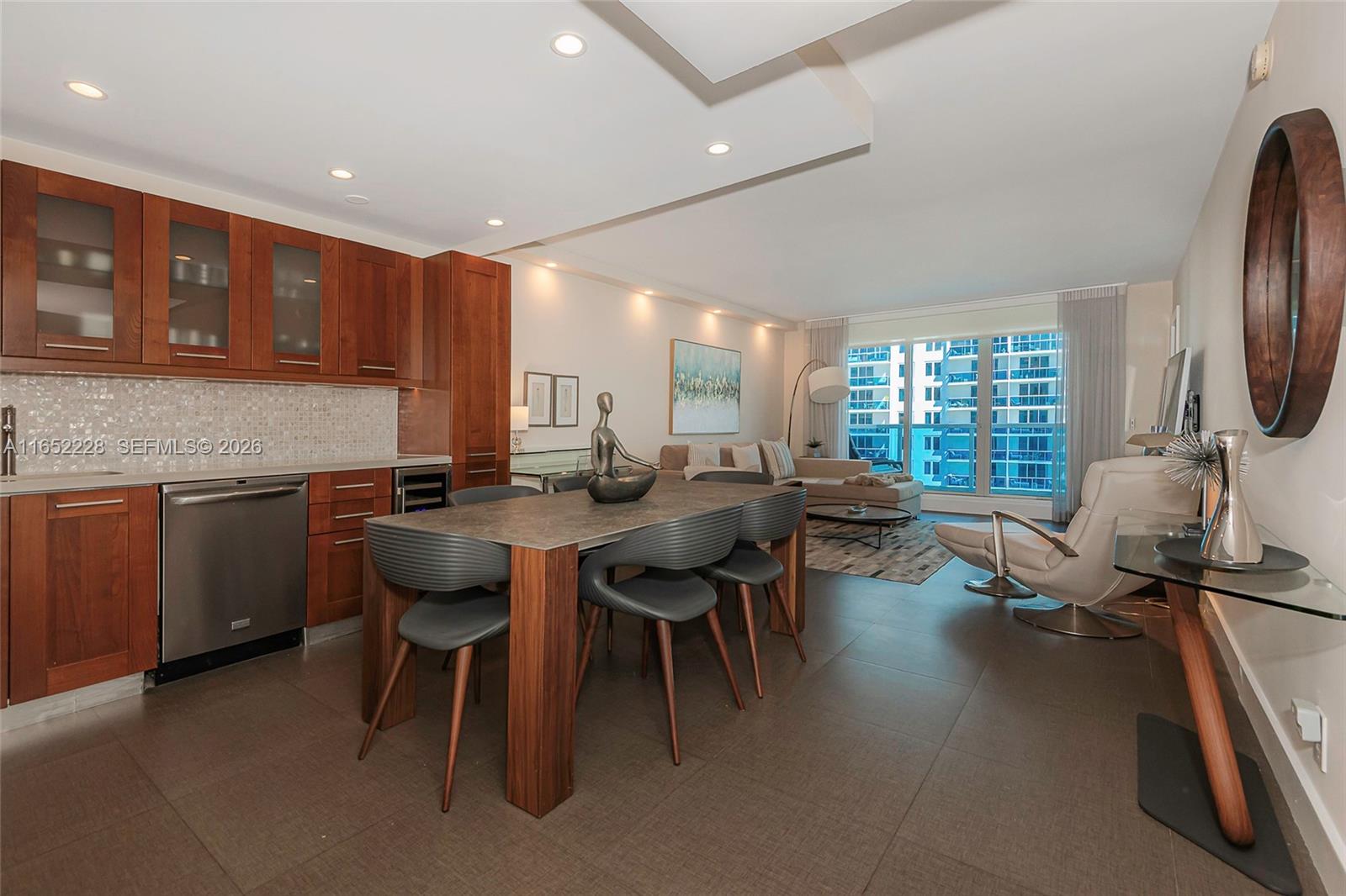 2301 Collins Ave 1216