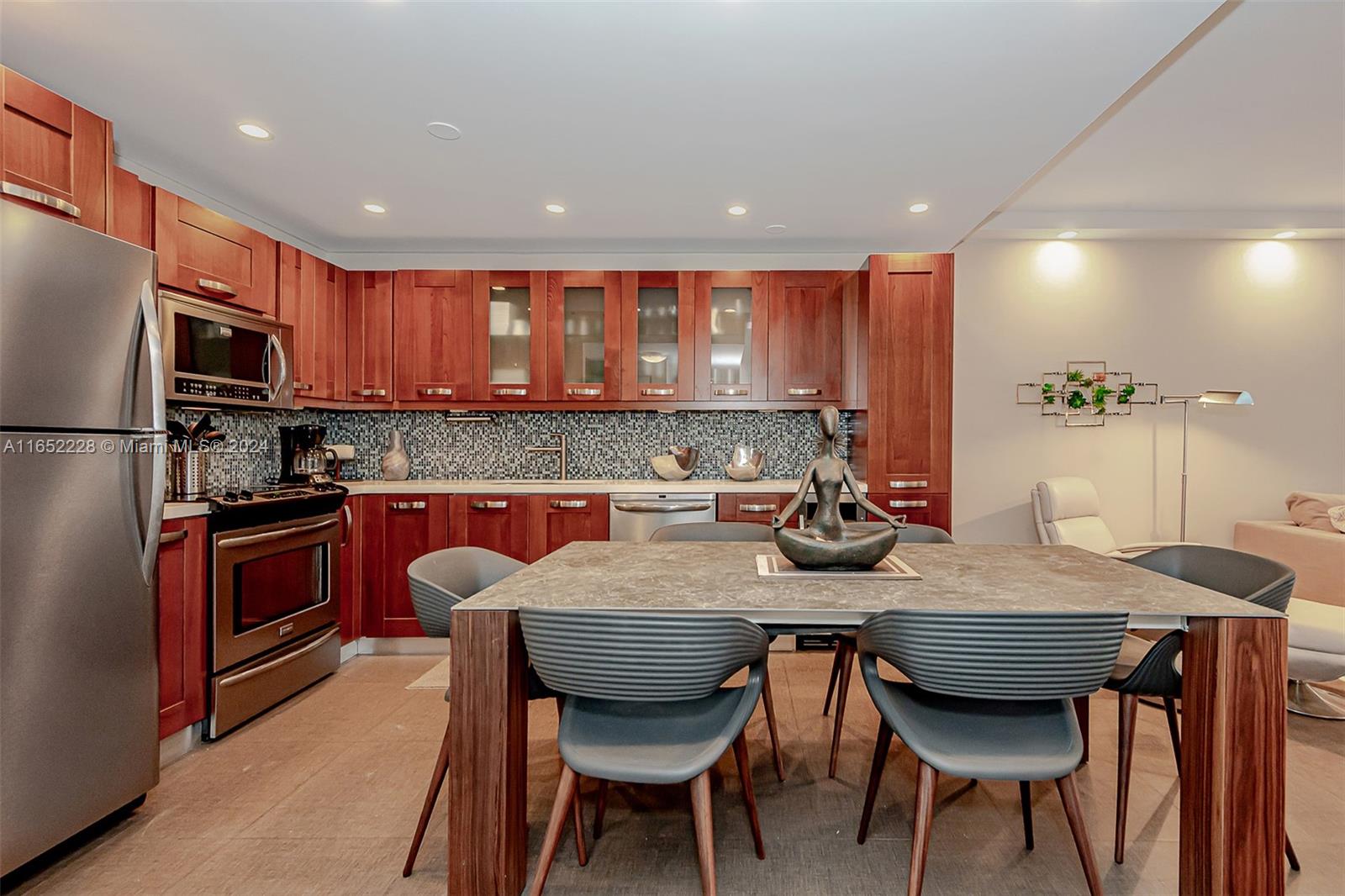 RONEY PALACE CONDO - Residential Lease