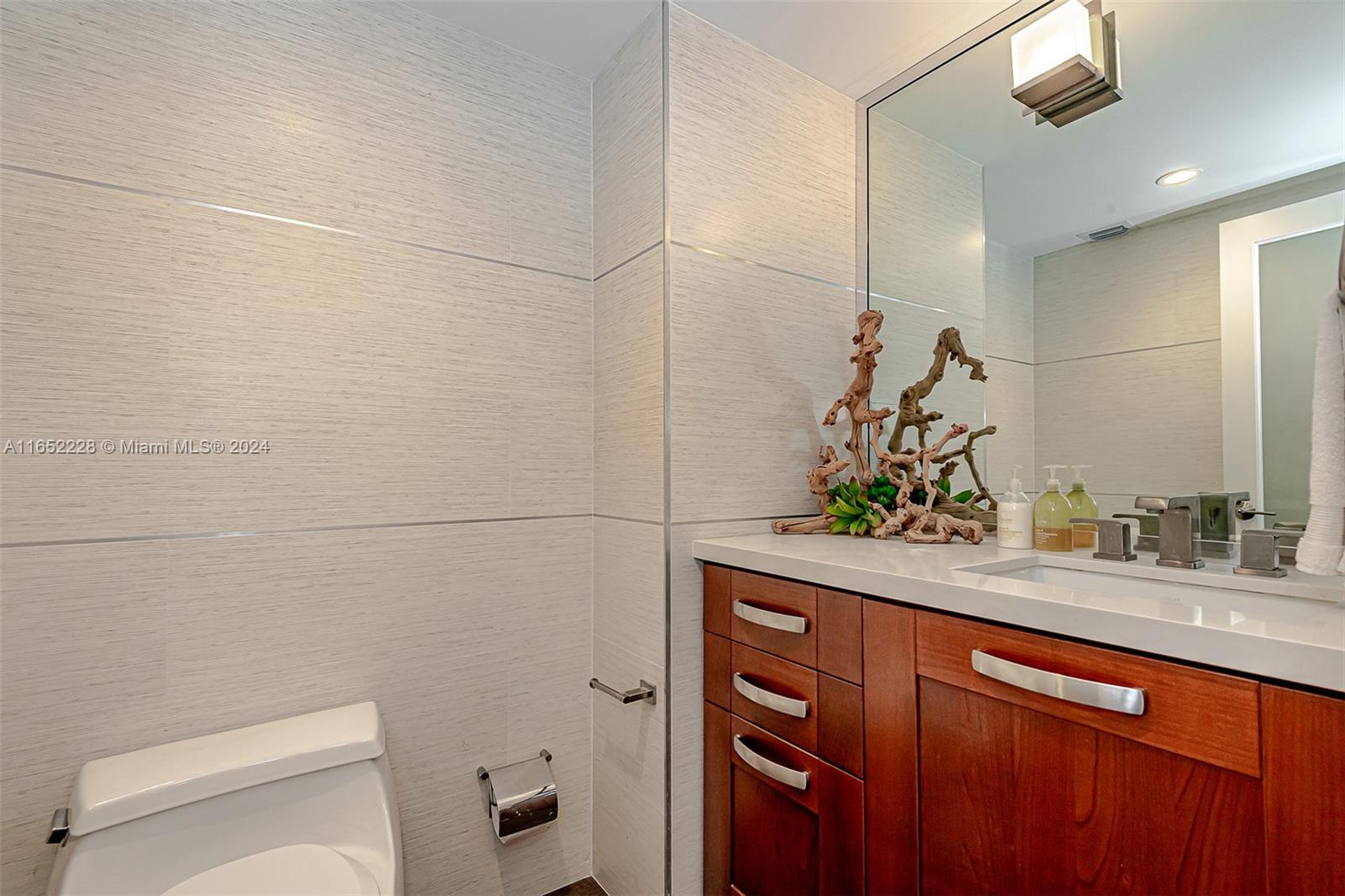 RONEY PALACE CONDO - Residential Lease