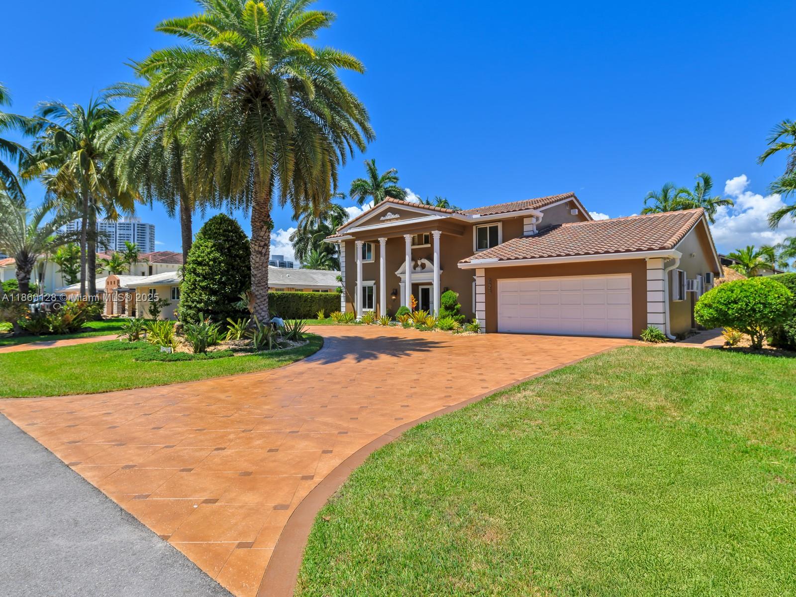 624 Palm Dr