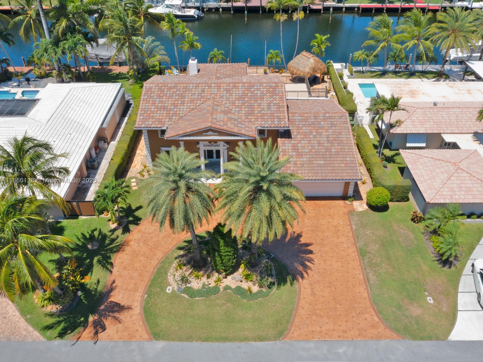 624 Palm Dr