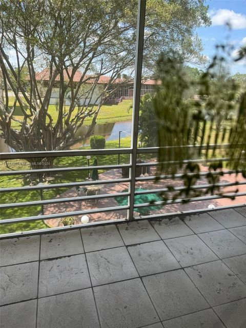 3001 NW 46th Ave Unit 304, Lauderdale Lakes, FL 33313 - MLS#: A11573061
