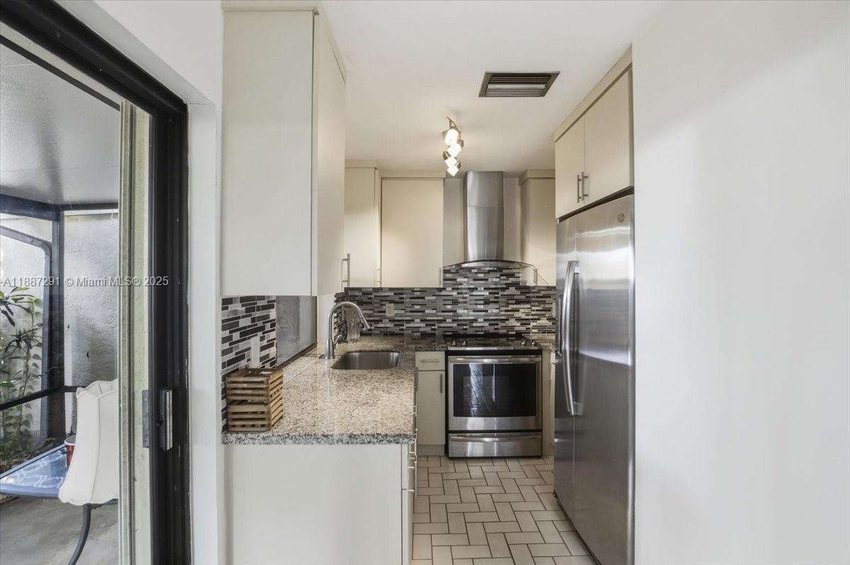 VILLA HOMES AT THE MOORS - Residential