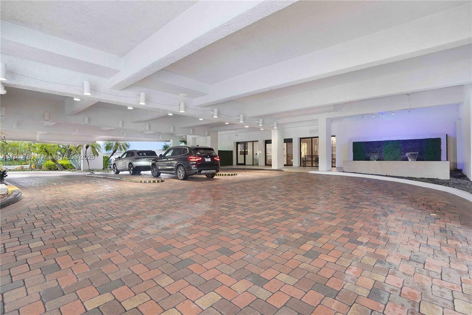 DELVISTA TOWERS CONDO - Residential