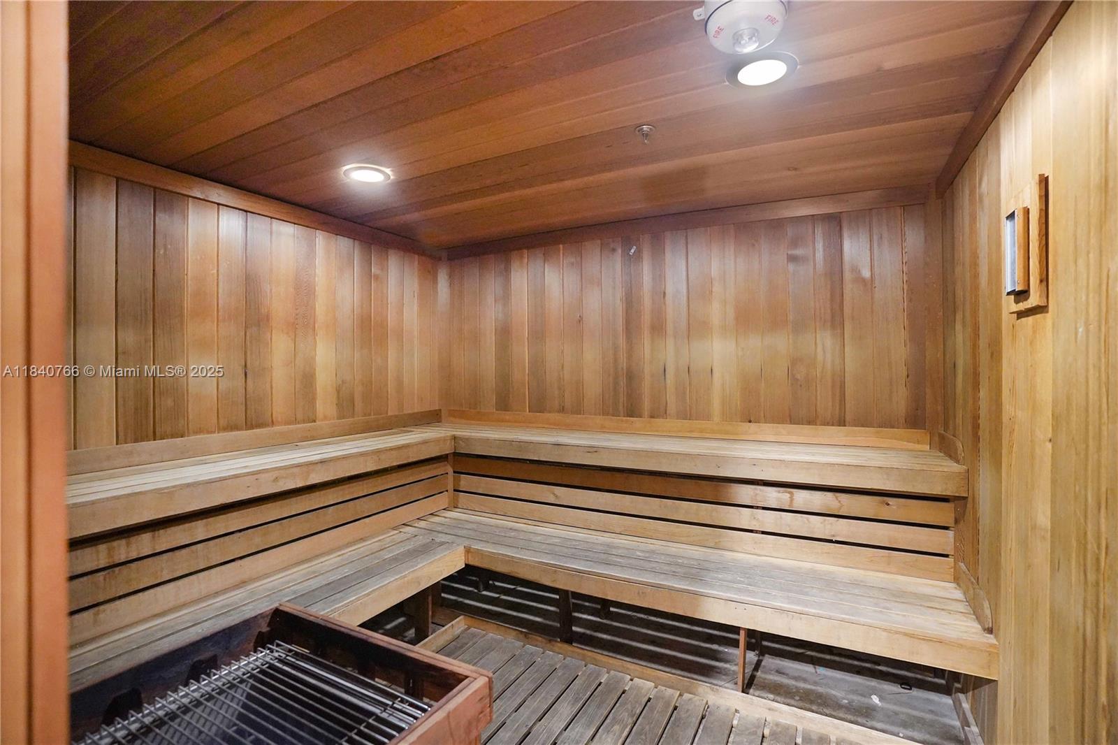 DELVISTA TOWERS CONDO - Residential