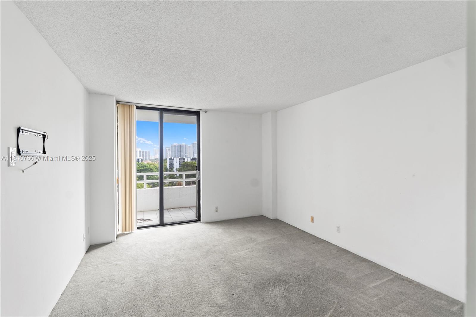 DELVISTA TOWERS CONDO - Residential