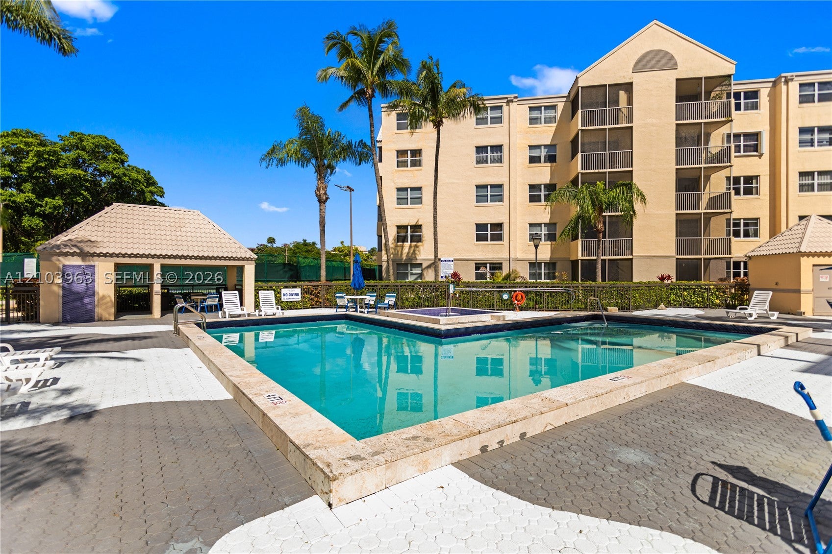 8215 Lake Dr 502