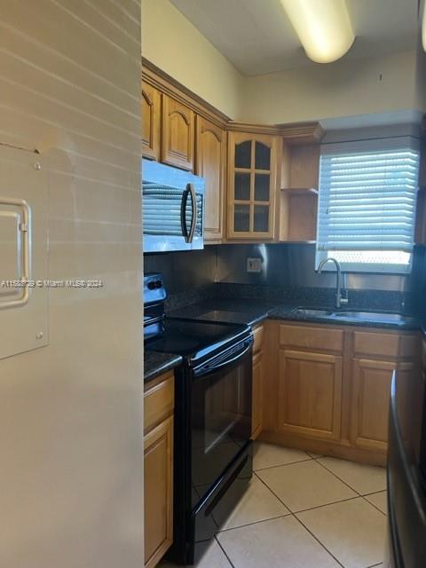 Miami, Florida 33143, United States, 2 Bedrooms Bedrooms, ,1 BathroomBathrooms,Residential,Active,57520