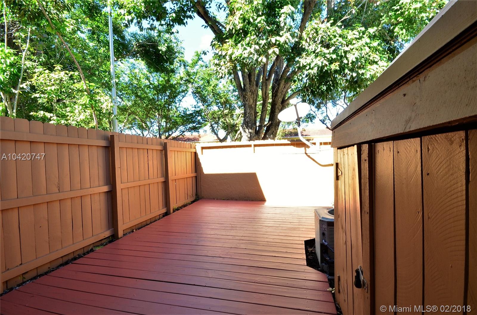 CORNERS KENDALL LAKES - Residential