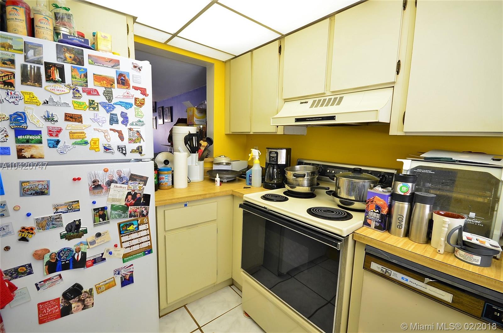 CORNERS KENDALL LAKES - Residential