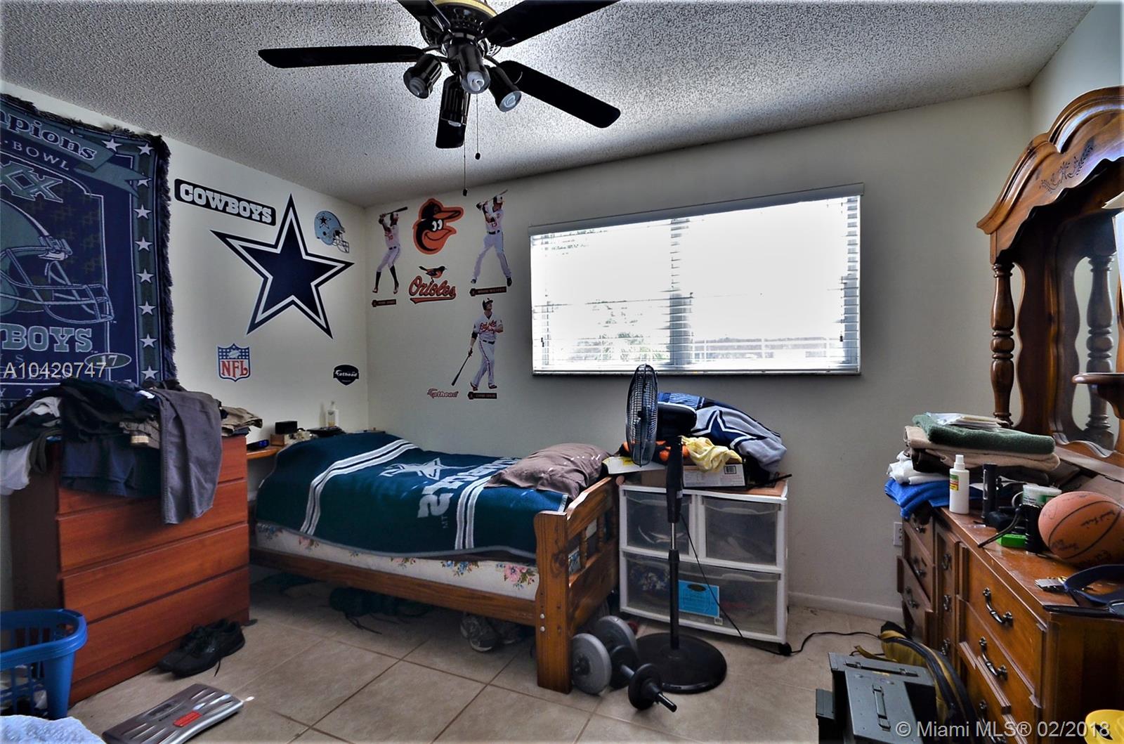 CORNERS KENDALL LAKES - Residential