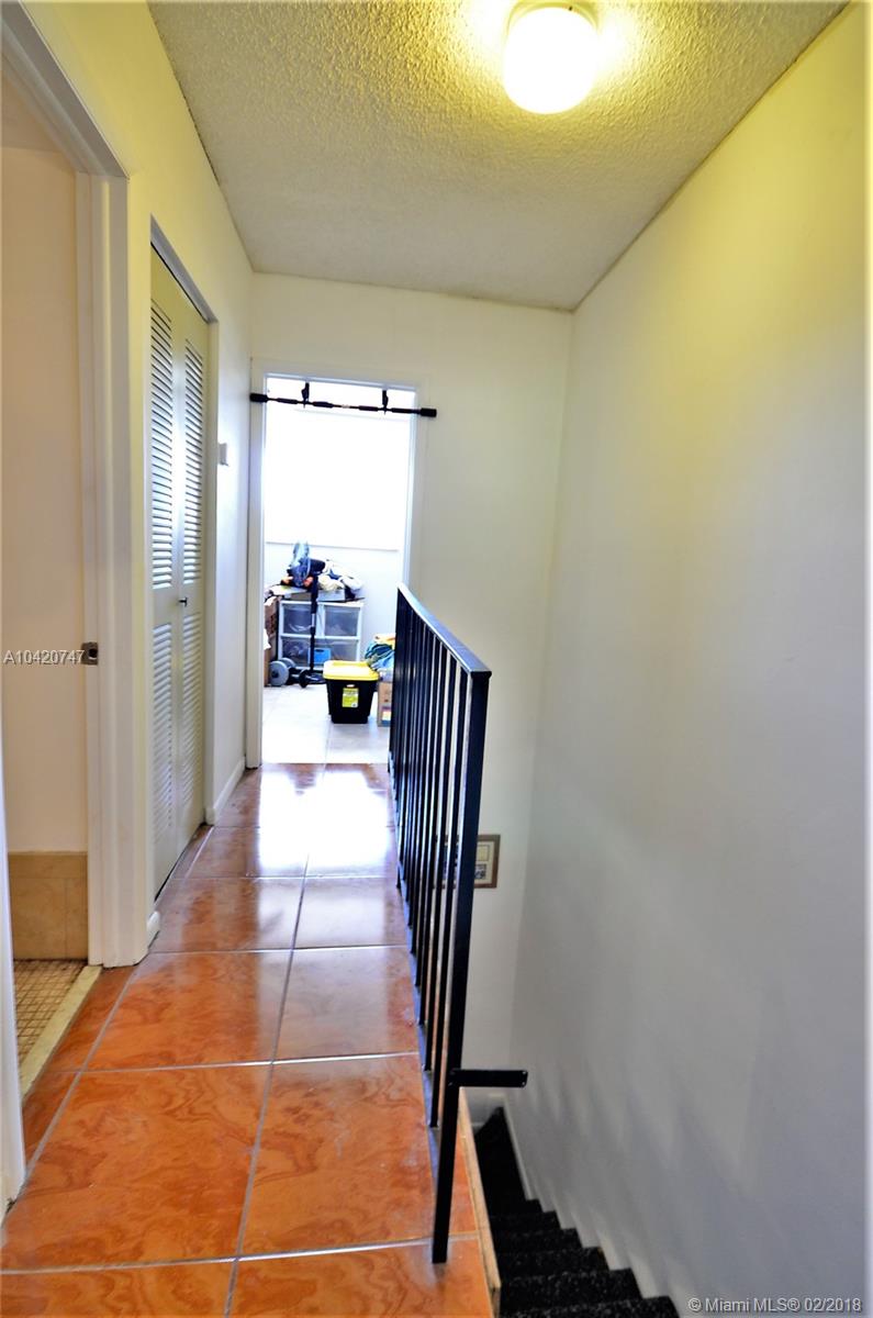 CORNERS KENDALL LAKES - Residential