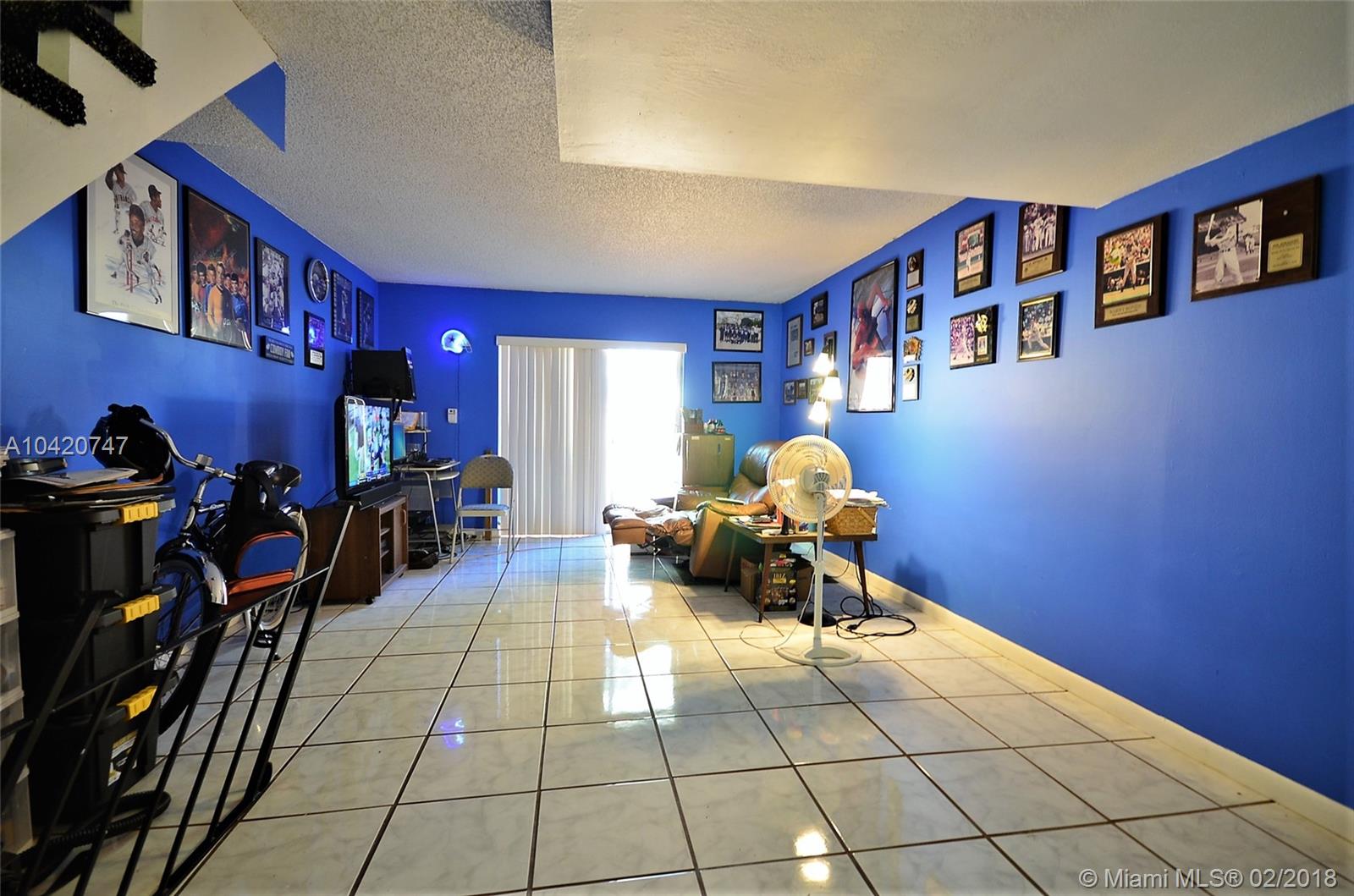 CORNERS KENDALL LAKES - Residential