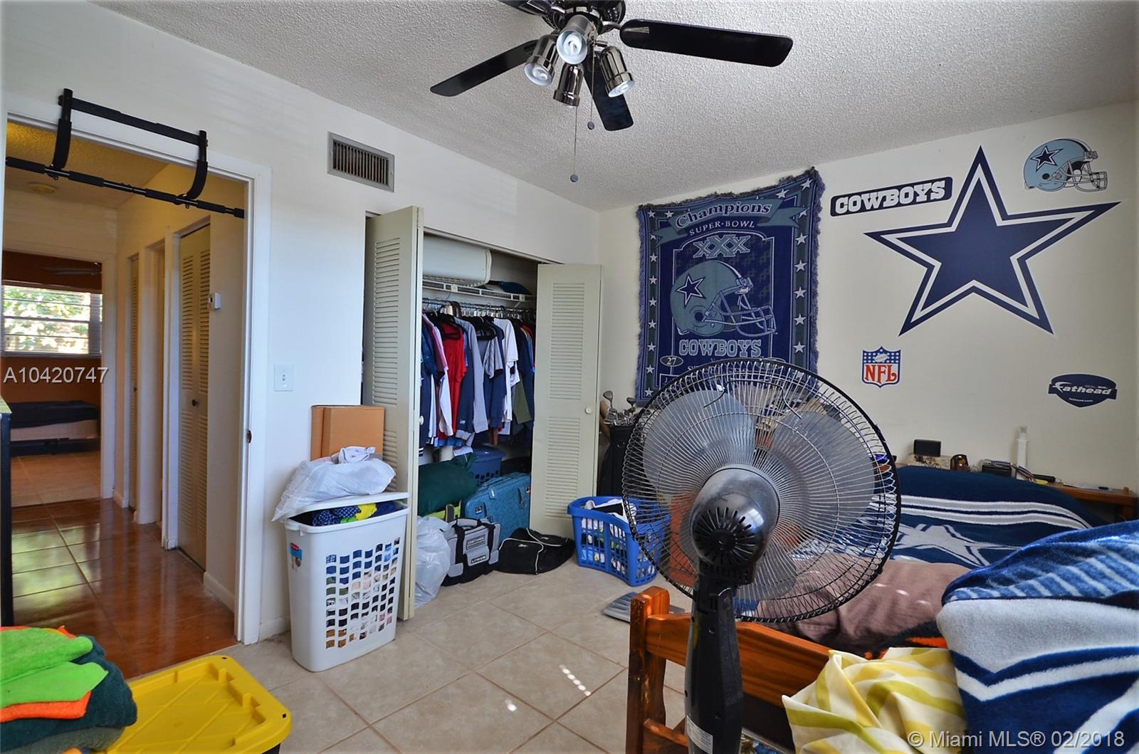 CORNERS KENDALL LAKES - Residential