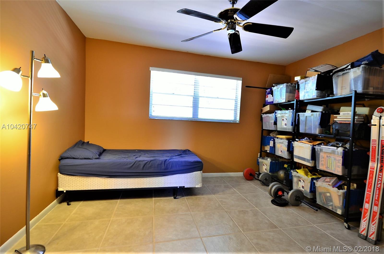 CORNERS KENDALL LAKES - Residential