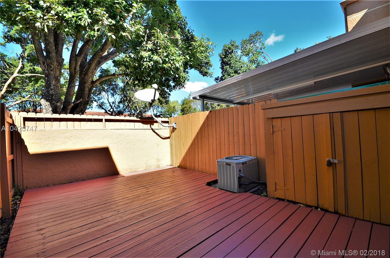 CORNERS KENDALL LAKES - Residential