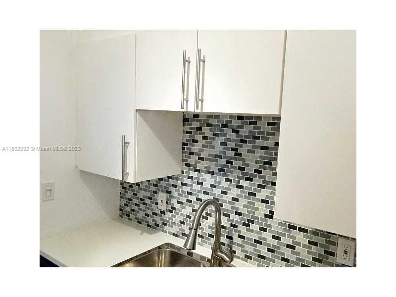 THE PINEAPPLE CONDO - Residential Lease