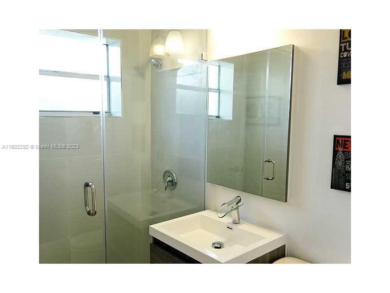 THE PINEAPPLE CONDO - Residential Lease