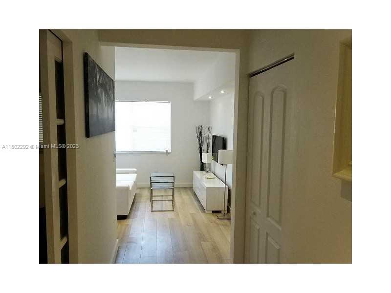 THE PINEAPPLE CONDO - Residential Lease