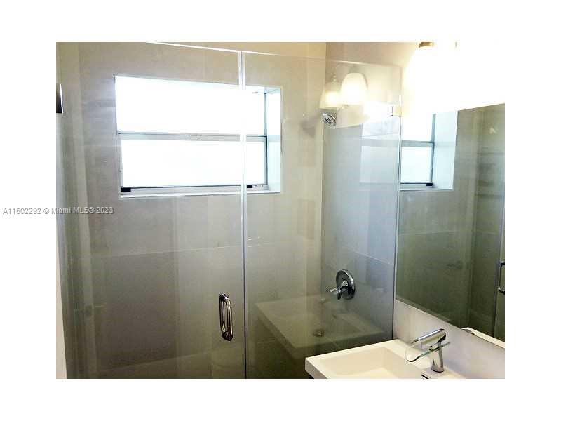 THE PINEAPPLE CONDO - Residential Lease
