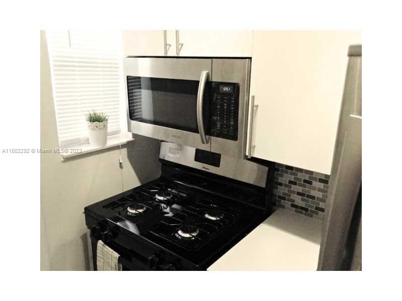THE PINEAPPLE CONDO - Residential Lease