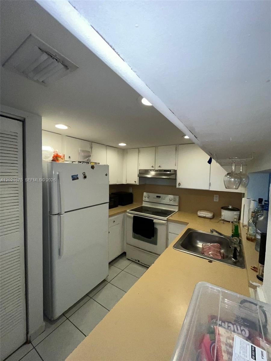 CORAL TOWERS CONDO - Residential