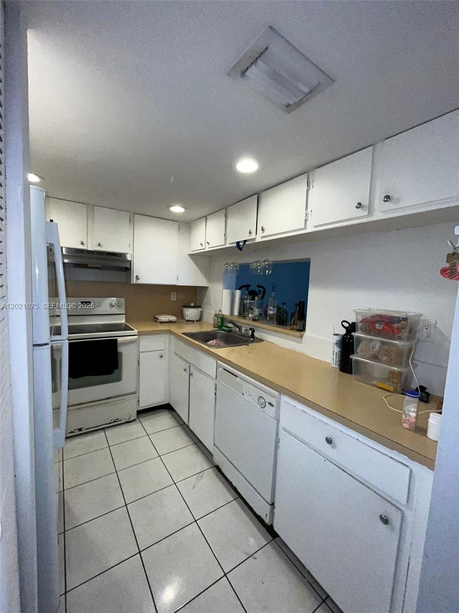 CORAL TOWERS CONDO - Residential