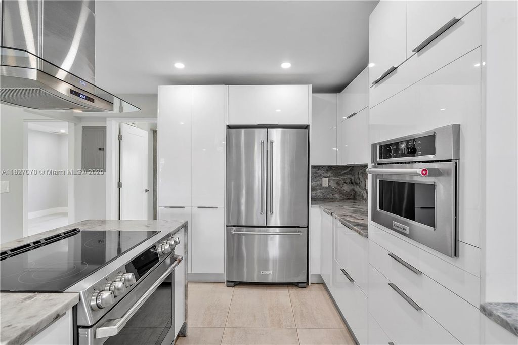 Photo of 2115 NE 37th Dr #124, Fort Lauderdale, FL 33308 (MLS # A11827070)