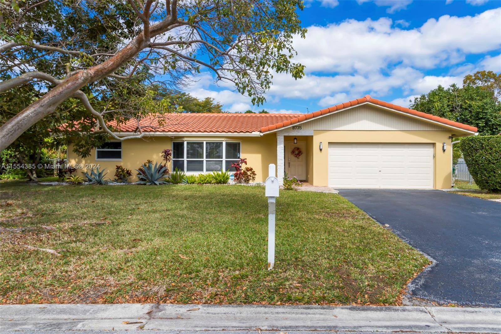 Property for Sale at 8735 Nw 29th Dr, Coral Springs, Broward County, Florida - Bedrooms: 4 
Bathrooms: 2  - $700,000