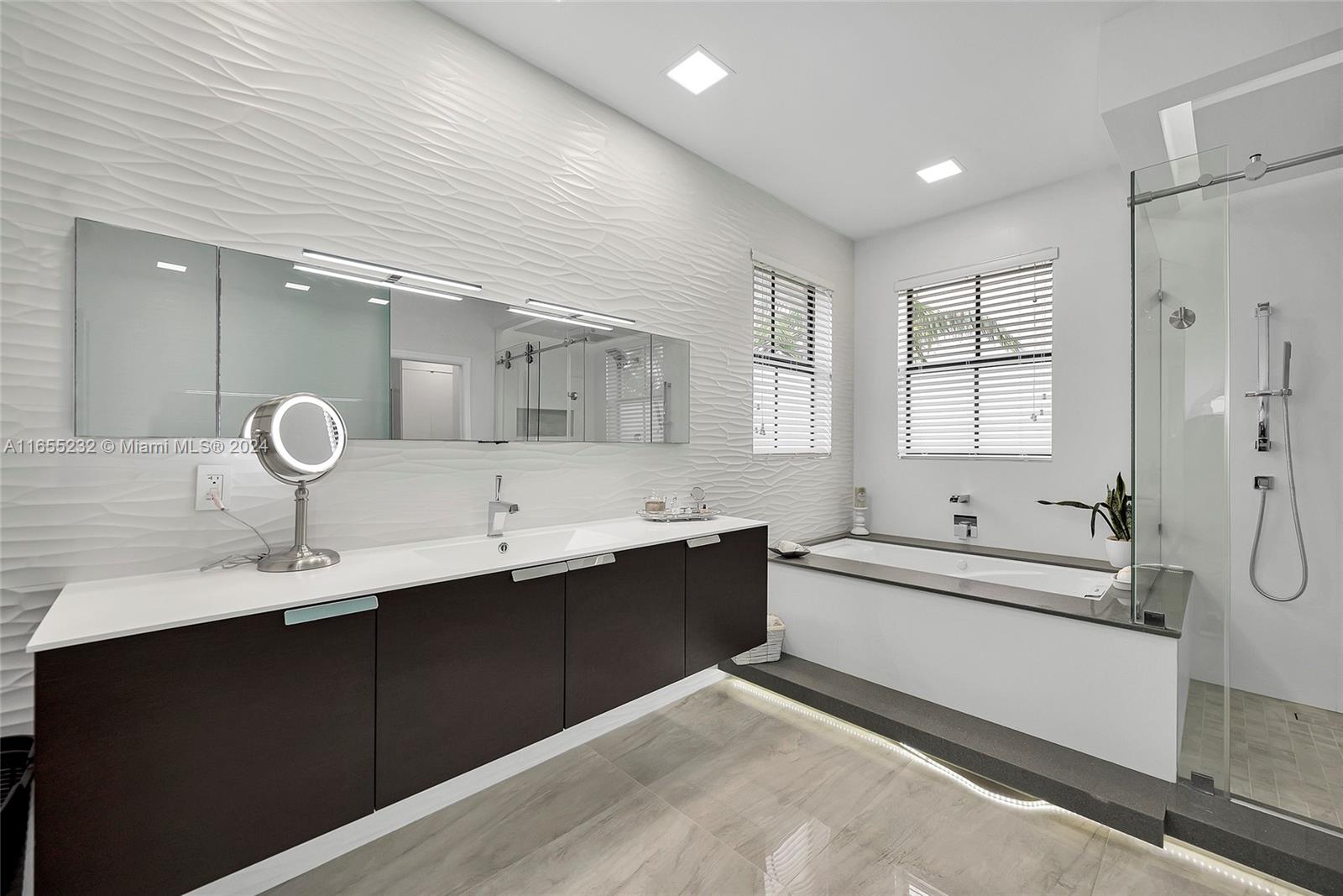 FONTAINEBLEAU WEST NORTH - Residential