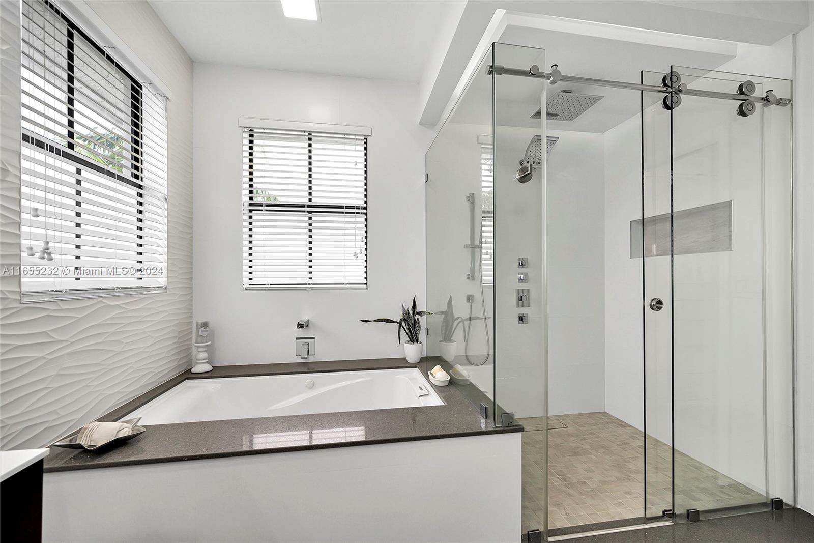 FONTAINEBLEAU WEST NORTH - Residential