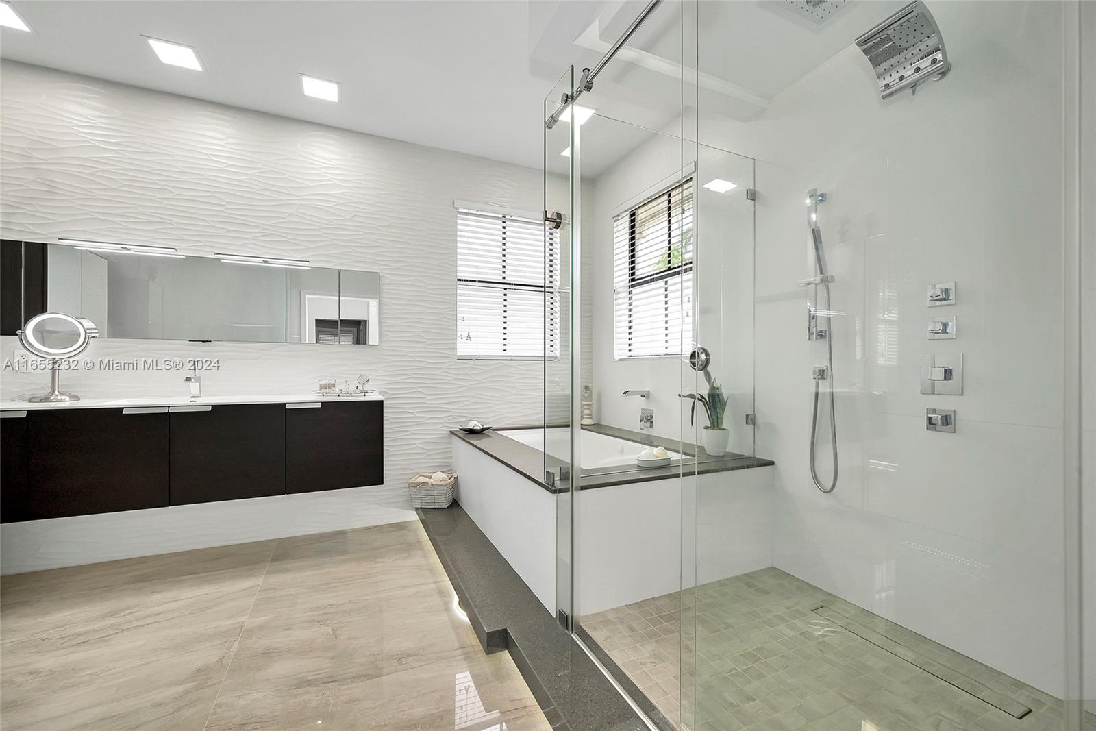 FONTAINEBLEAU WEST NORTH - Residential