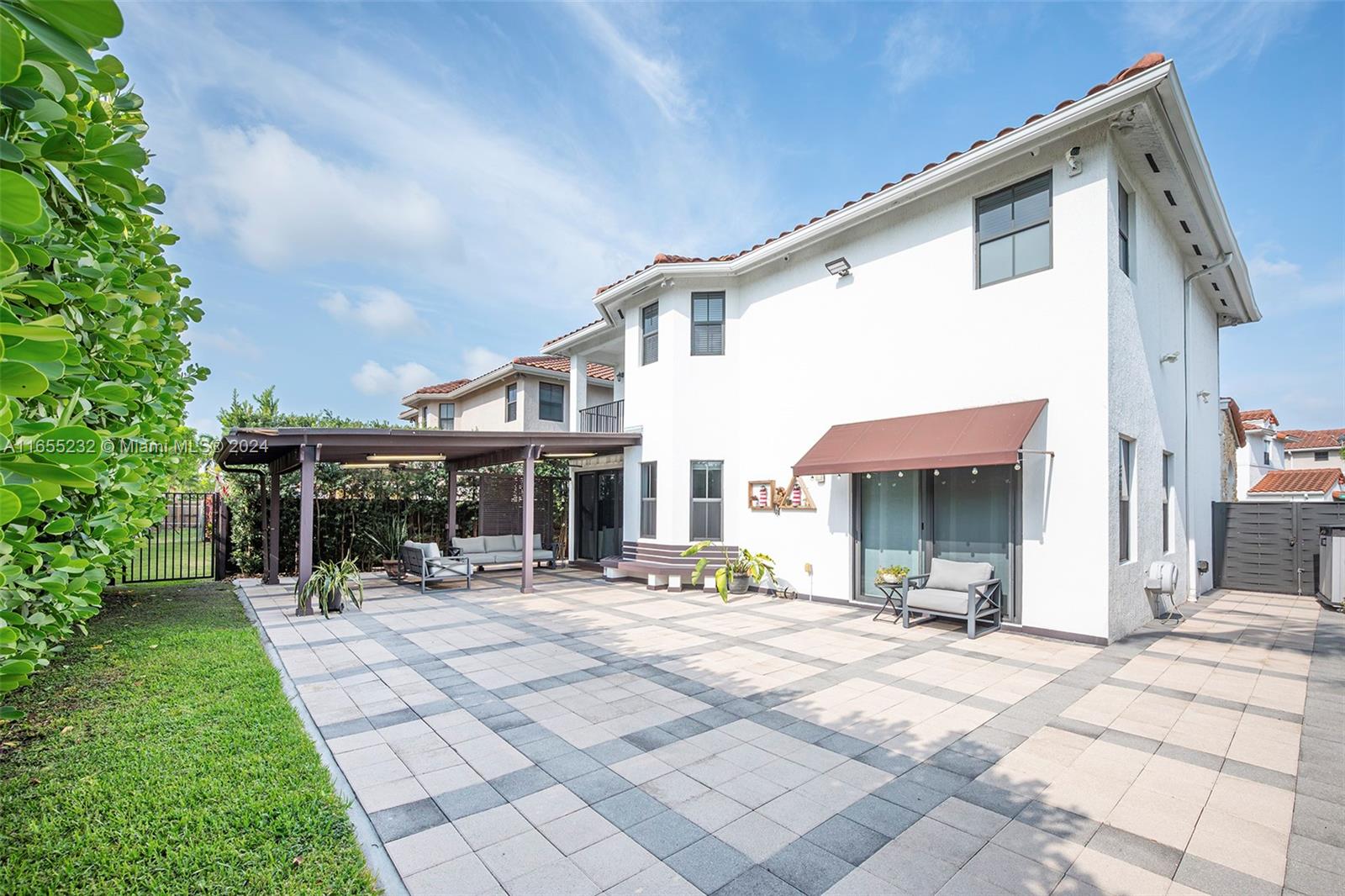 FONTAINEBLEAU WEST NORTH - Residential