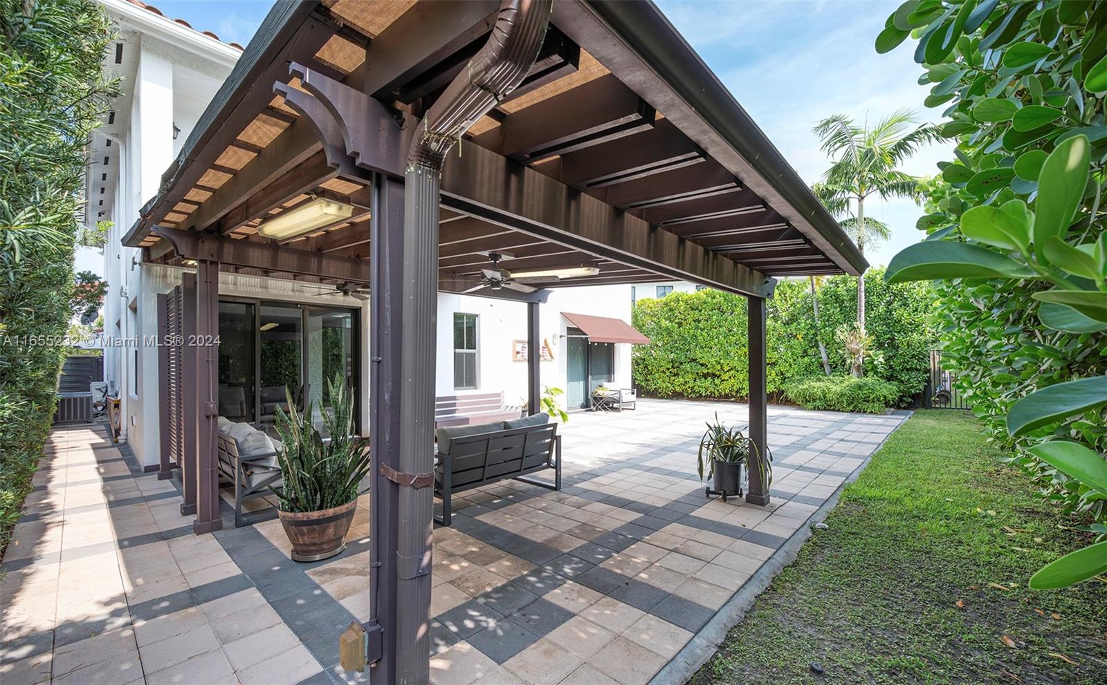 FONTAINEBLEAU WEST NORTH - Residential