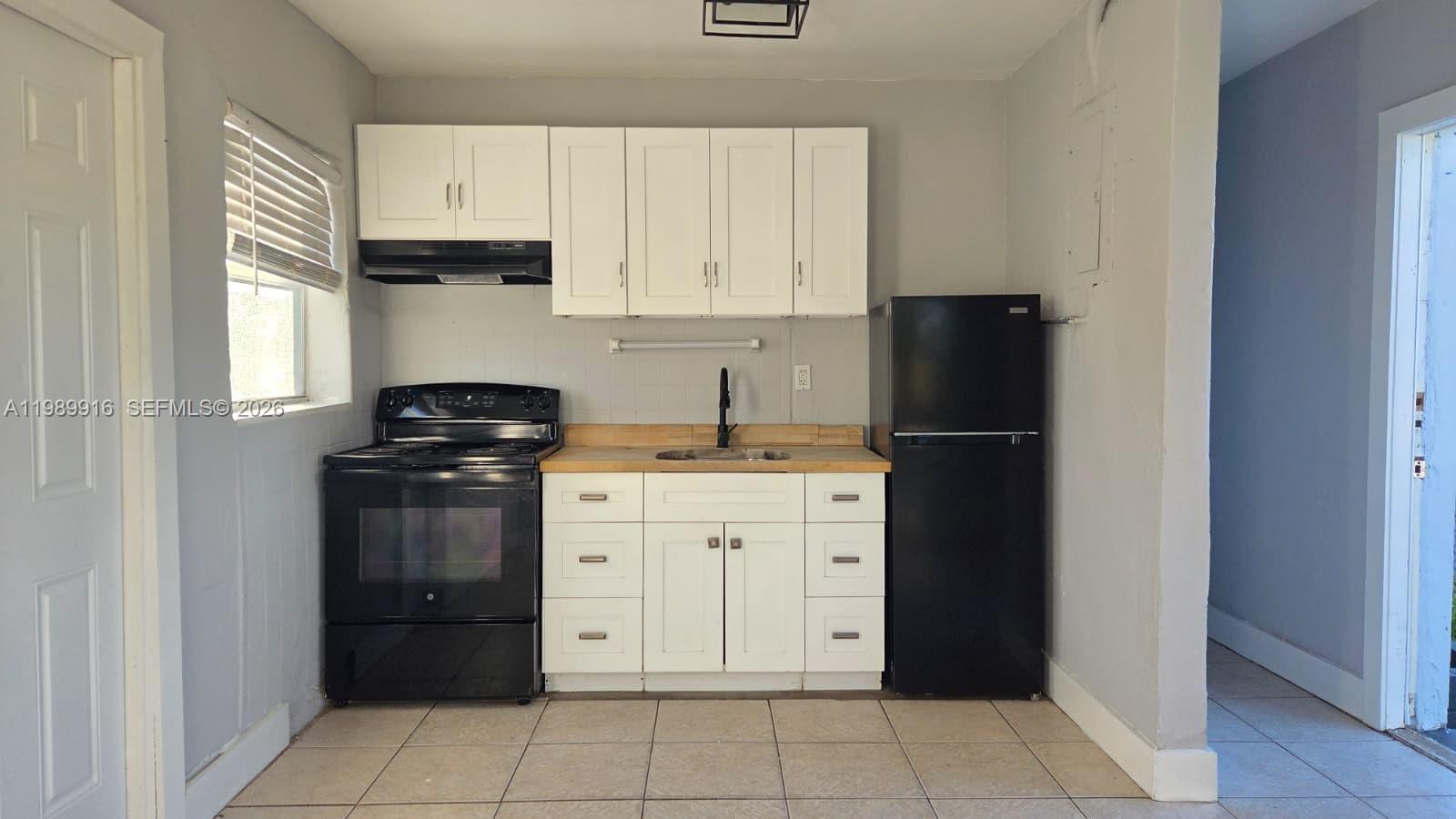 LINCOLN PARK CORR PLAT - Residential Lease