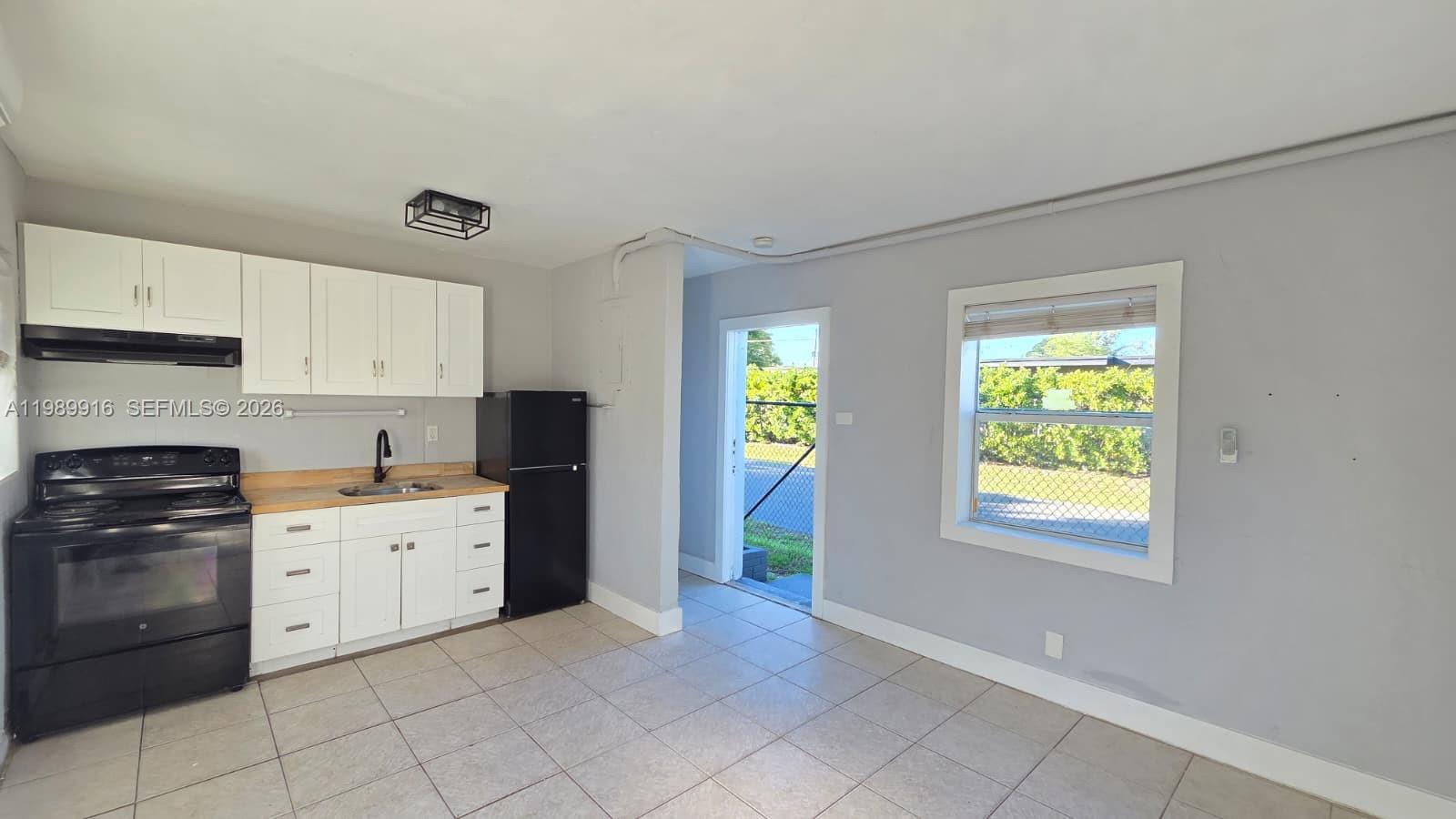 LINCOLN PARK CORR PLAT - Residential Lease